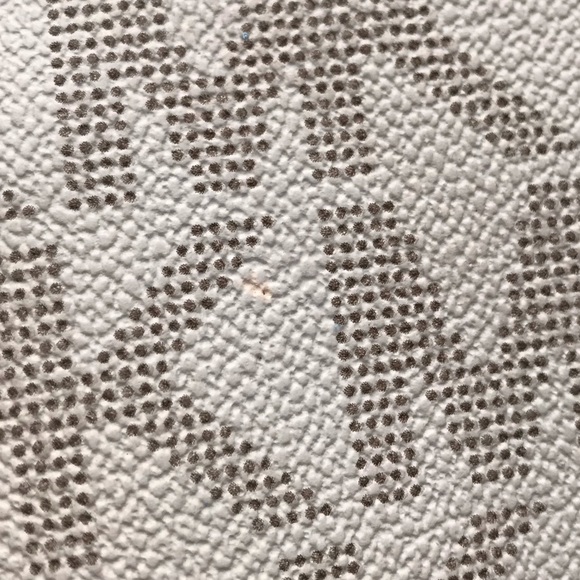 Authentic Michael Kors signature tote - Picture 11 of 13